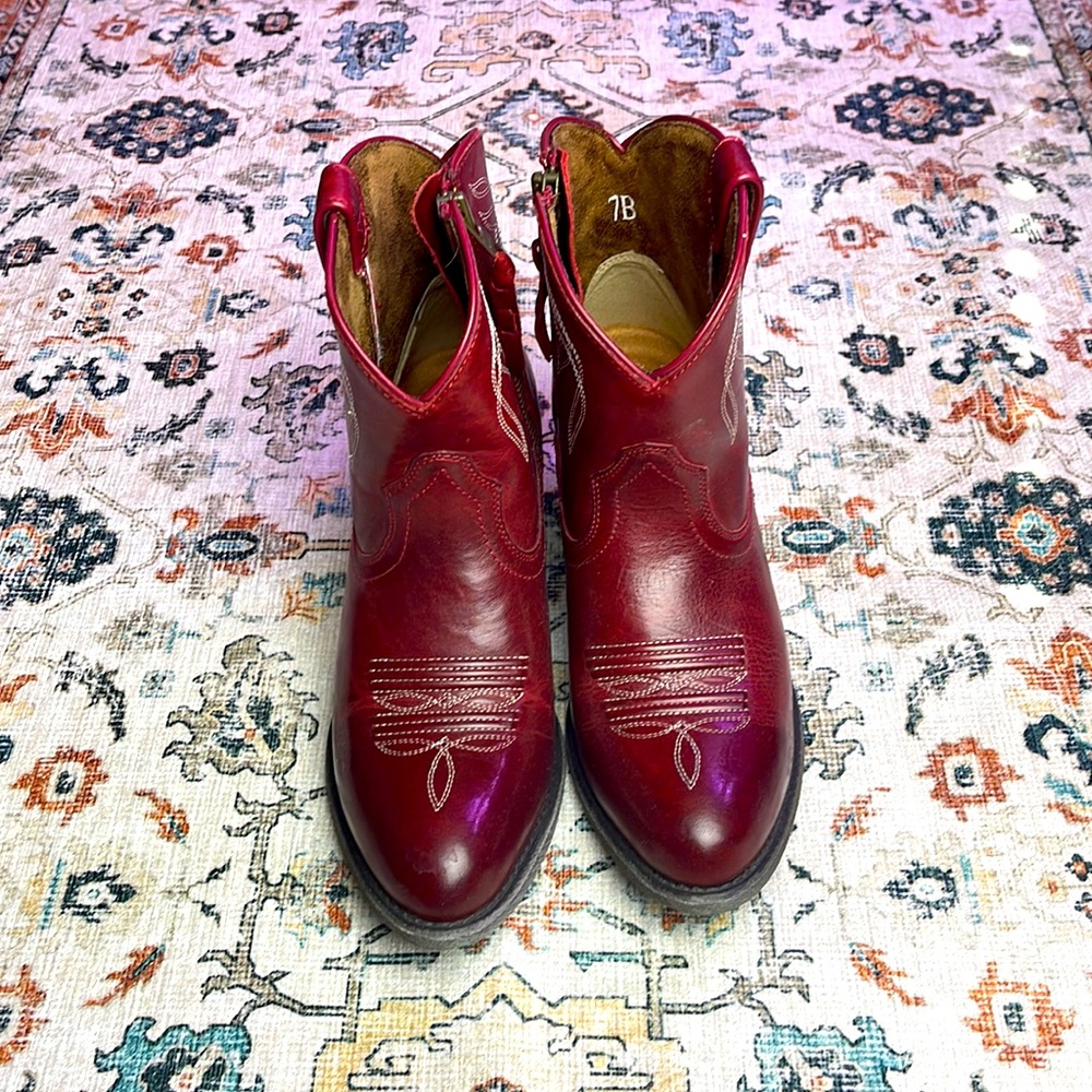 ARIAT RED COWBOY ANKLE BOOTS